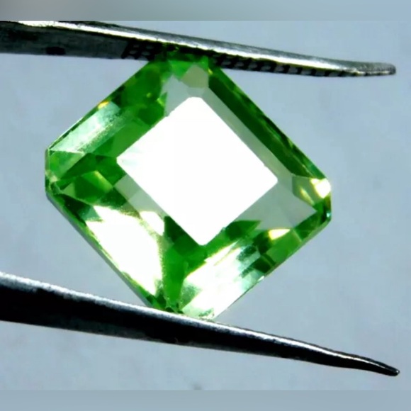 Unterated Natural 8.05 Cts. green peridot emerald Loose Gemstone - Picture 4 of 4